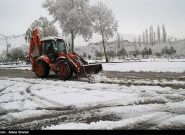 برف روبی و پاکسازی معابر توسط شهرداری همدان در سطح شهر ادامه دارد